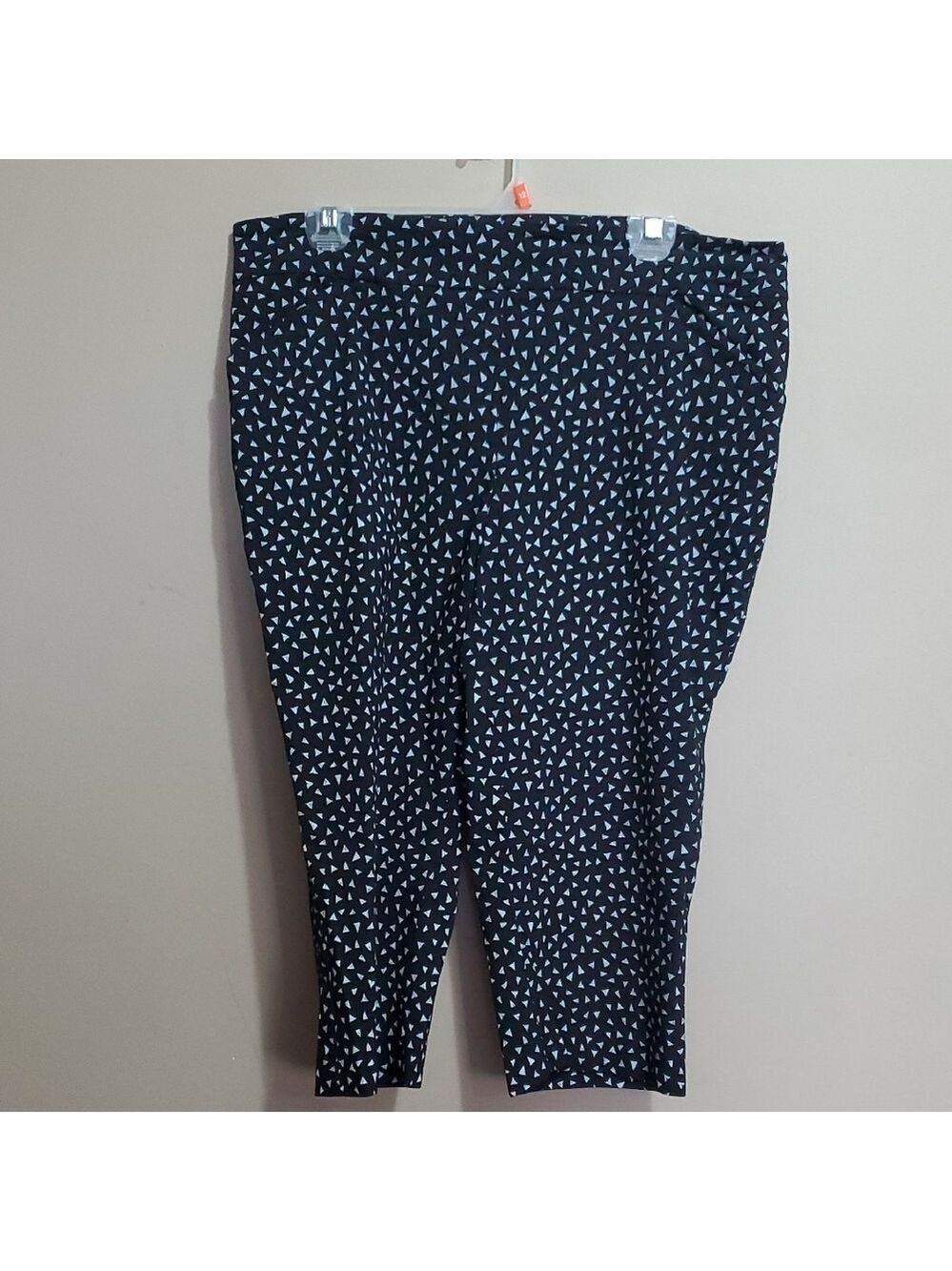 Reitmans Black and White Patterned Crop Pants Size 17